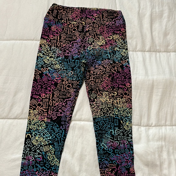 LulaRoe buttery soft leggings. - Picture 2 of 3